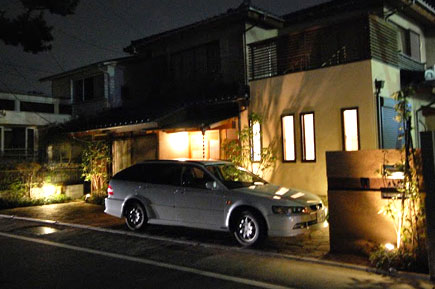 Ｙ様は大変満足してくださいました　神奈川県鎌倉市Ｙ様施工例～狭い駐車場を広く、石張りデザインでおしゃれで和モダンななお庭兼駐車場に