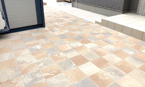 おしゃれなタイル張り雑草対策リフォーム～神奈川県茅ヶ崎市T様邸／おしゃれな庭リフォーム 一軒家の庭,戸建ての庭をおしゃれにするこつ,デザイン～おしゃれな庭,一軒家の庭,戸建ての庭,洗練された庭,センスが良い庭,上品な庭,落ち着いた庭,高級感のある庭,品格がある庭,かっこいい庭,広い庭,雑草対策,リフォーム,デザイン,レイアウト