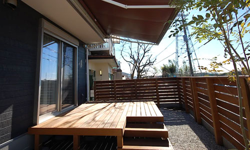 おしゃれなウッドデッキ雑草対策リフォーム～神奈川県茅ヶ崎市T様邸／おしゃれな庭リフォーム 一軒家の庭,戸建ての庭をおしゃれにするこつ,デザイン～おしゃれな庭,一軒家の庭,戸建ての庭,洗練された庭,センスが良い庭,上品な庭,落ち着いた庭,高級感のある庭,品格がある庭,かっこいい庭,広い庭,雑草対策,リフォーム,デザイン,レイアウト