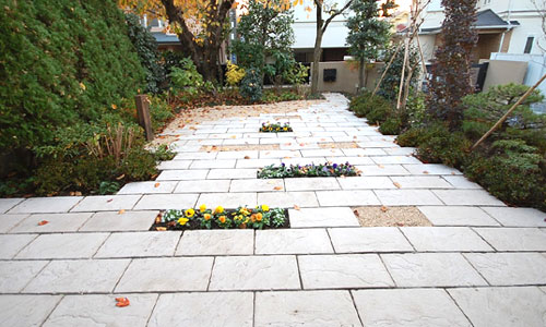 おしゃれな和風石張り雑草対策リフォーム～神奈川県厚木市K様邸／おしゃれな庭リフォーム 一軒家の庭,戸建ての庭をおしゃれにするこつ,デザイン～おしゃれな庭,一軒家の庭,戸建ての庭,洗練された庭,センスが良い庭,上品な庭,落ち着いた庭,高級感のある庭,品格がある庭,かっこいい庭,広い庭,雑草対策,リフォーム,デザイン,レイアウト