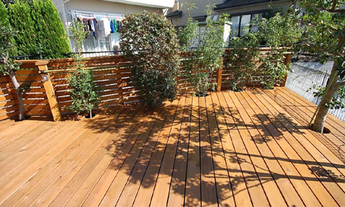 癒しとぬくもりを感じるナチュラルテイスト雑草対策リフォーム～神奈川県茅ヶ崎市T様邸／おしゃれな庭リフォーム 一軒家の庭,戸建ての庭をおしゃれにするこつ,デザイン～おしゃれな庭,一軒家の庭,戸建ての庭,洗練された庭,センスが良い庭,上品な庭,落ち着いた庭,高級感のある庭,品格がある庭,かっこいい庭,広い庭,雑草対策,リフォーム,デザイン,レイアウト