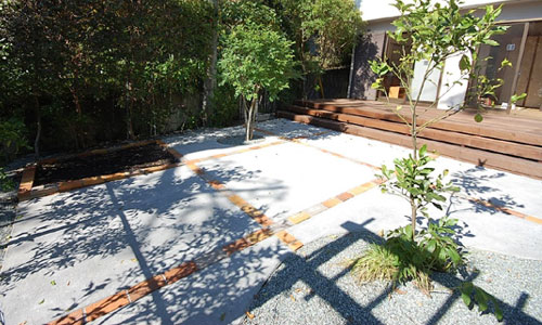 北欧テイスト雑草対策リフォーム～神奈川県厚木市K様邸／おしゃれな庭リフォーム 一軒家の庭,戸建ての庭をおしゃれにするこつ,デザイン～おしゃれな庭,一軒家の庭,戸建ての庭,洗練された庭,センスが良い庭,上品な庭,落ち着いた庭,高級感のある庭,品格がある庭,かっこいい庭,広い庭,雑草対策,リフォーム,デザイン,レイアウト