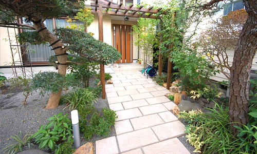 北欧テイスト雑草対策リフォーム～神奈川県厚木市K様邸／おしゃれな庭リフォーム 一軒家の庭,戸建ての庭をおしゃれにするこつ,デザイン～おしゃれな庭,一軒家の庭,戸建ての庭,洗練された庭,センスが良い庭,上品な庭,落ち着いた庭,高級感のある庭,品格がある庭,かっこいい庭,広い庭,雑草対策,リフォーム,デザイン,レイアウト