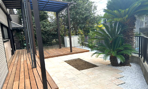 リゾートテイスト雑草対策リフォーム～神奈川県茅ヶ崎市T様邸／おしゃれな庭リフォーム 一軒家の庭,戸建ての庭をおしゃれにするこつ,デザイン～おしゃれな庭,一軒家の庭,戸建ての庭,洗練された庭,センスが良い庭,上品な庭,落ち着いた庭,高級感のある庭,品格がある庭,かっこいい庭,広い庭,雑草対策,リフォーム,デザイン,レイアウト