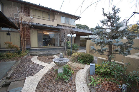 神奈川県 横浜市 相続した実家の庭、ウッドチップ,和風庭園,ハート型の石,石貼り(石張り),おしゃれな庭,素敵な庭,庭改造の造園施工事例